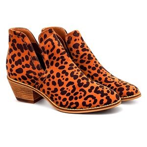 Chic Leopard Print Ankle Boots